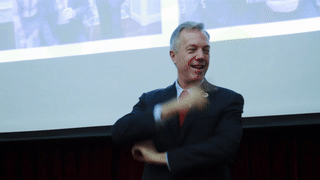 Dai su My Ted Osius hoc lam ngon ngu ky hieu hinh anh