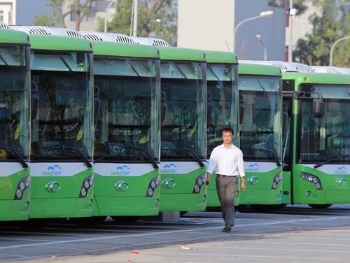 Nguoi dan thu do cham diem xe buyt nhanh BRT hinh anh