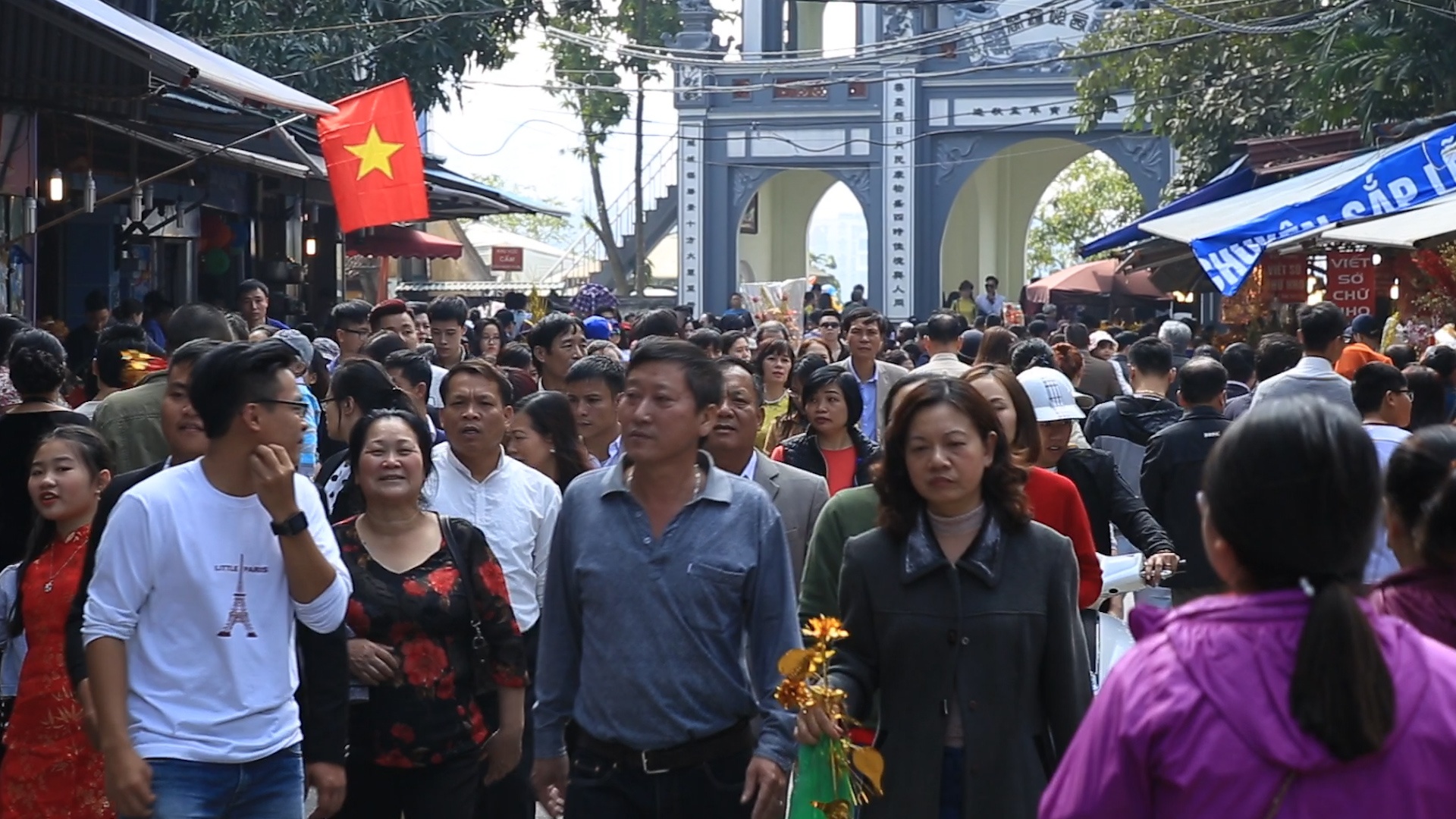 Phu Tay Ho tap nap ngay dau xuan hinh anh