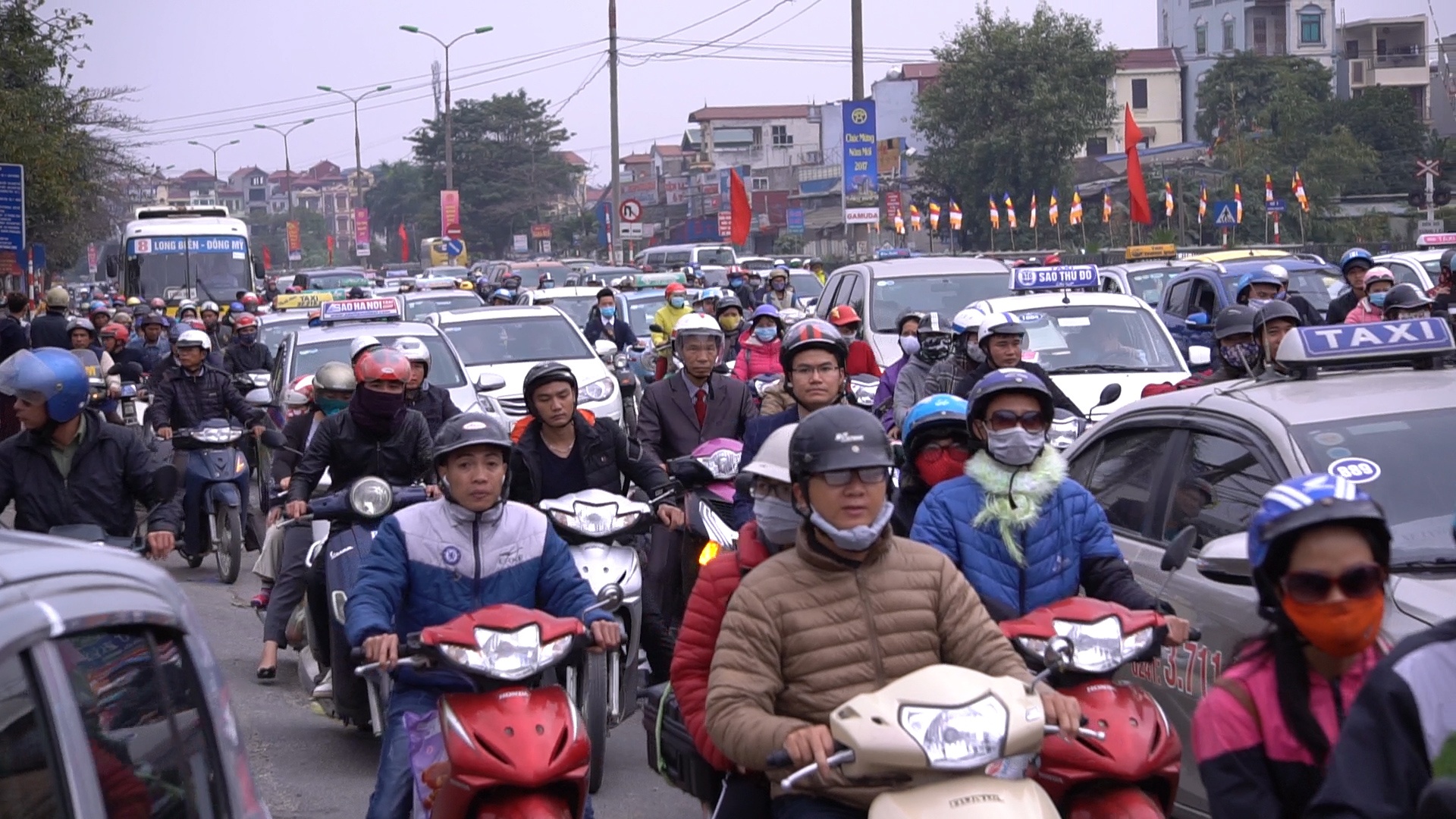 Ha Noi nhon nhip tro lai sau ky nghi Tet hinh anh