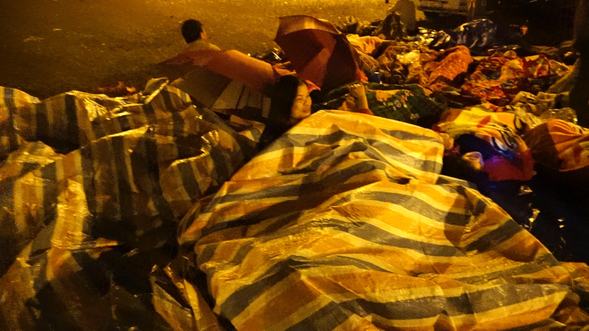 Phu bat ngu qua dem cho du hoi den Hung hinh anh