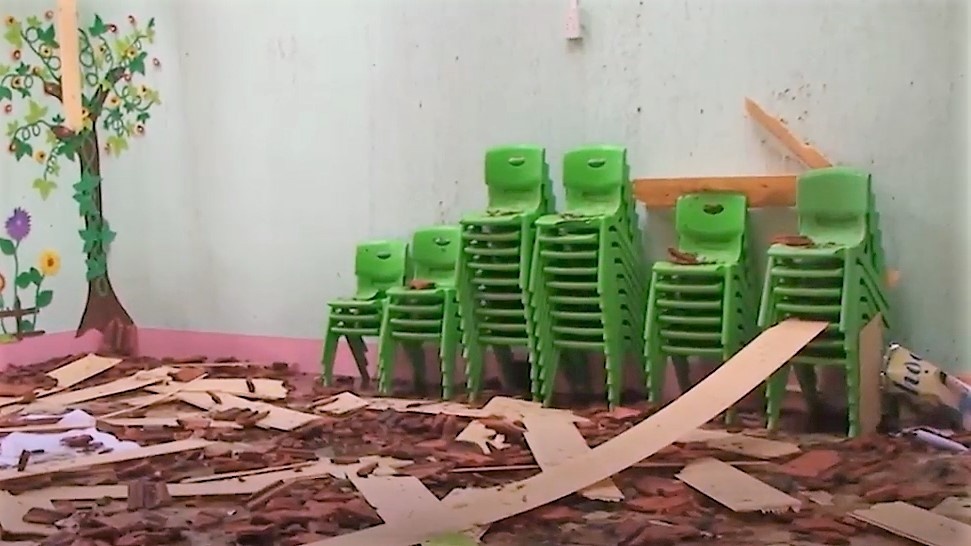 Truong hoc tan hoang sau bao so 10 hinh anh