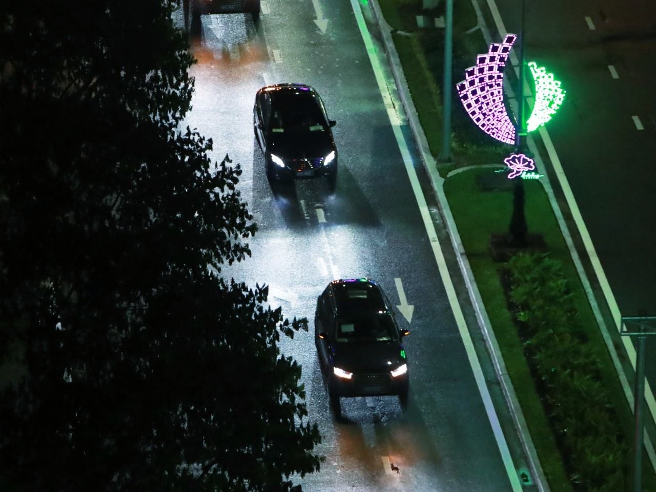 Doan xe ho tong Tong thong Duterte roi san bay Da Nang hinh anh