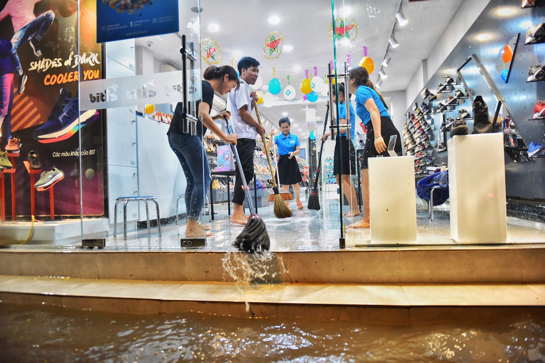 Hà Nội mưa ngập tắc đường ảnh 9 Ha Noi mua ngap tac duong anh 9