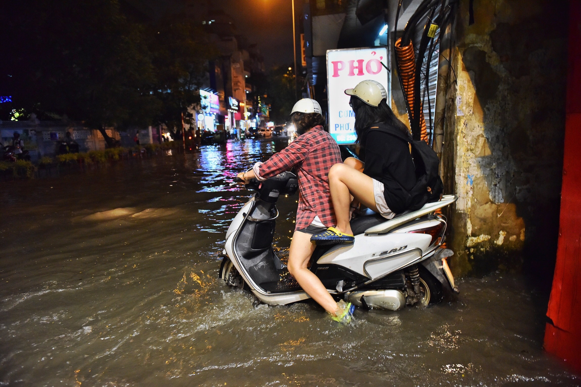 Hà Nội mưa ngập tắc đường ảnh 10 Ha Noi mua ngap tac duong anh 10