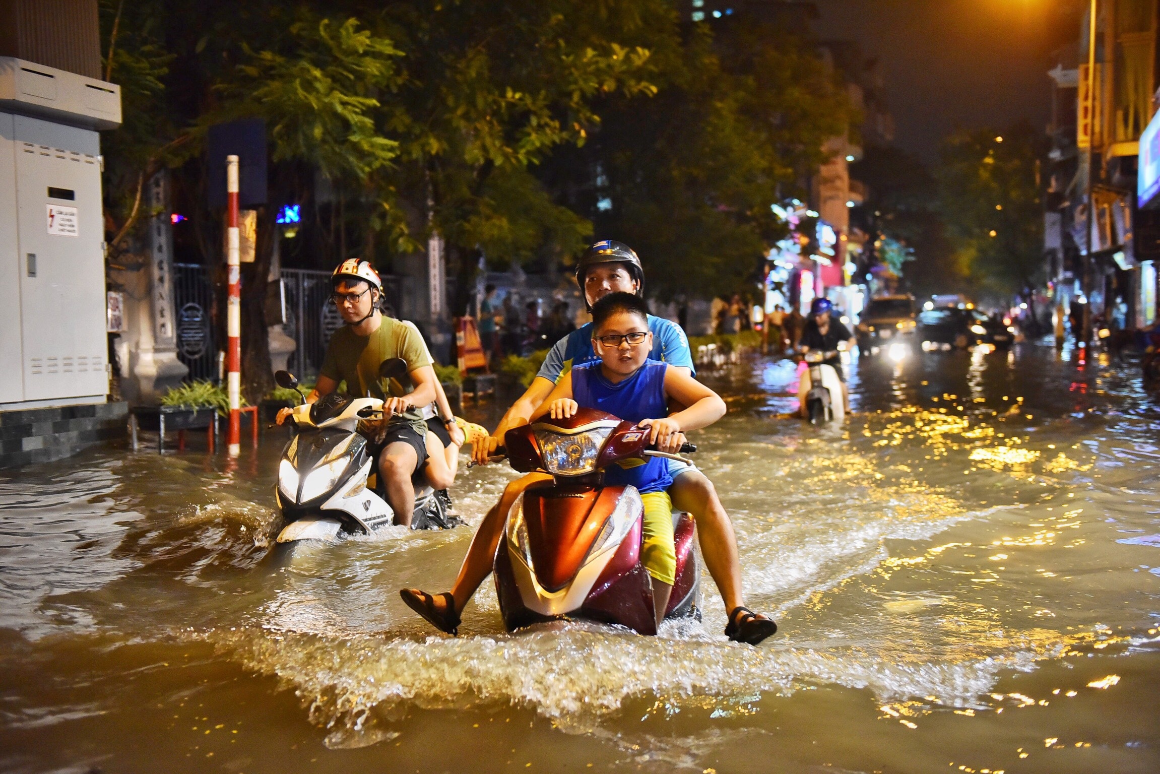 Hà Nội mưa ngập tắc đường ảnh 15 Ha Noi mua ngap tac duong anh 15
