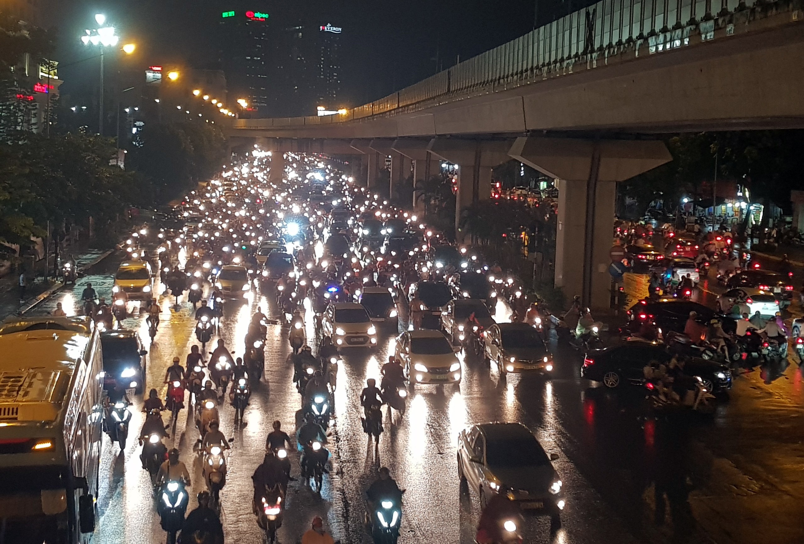 Hà Nội mưa ngập tắc đường ảnh 8 Ha Noi mua ngap tac duong anh 8