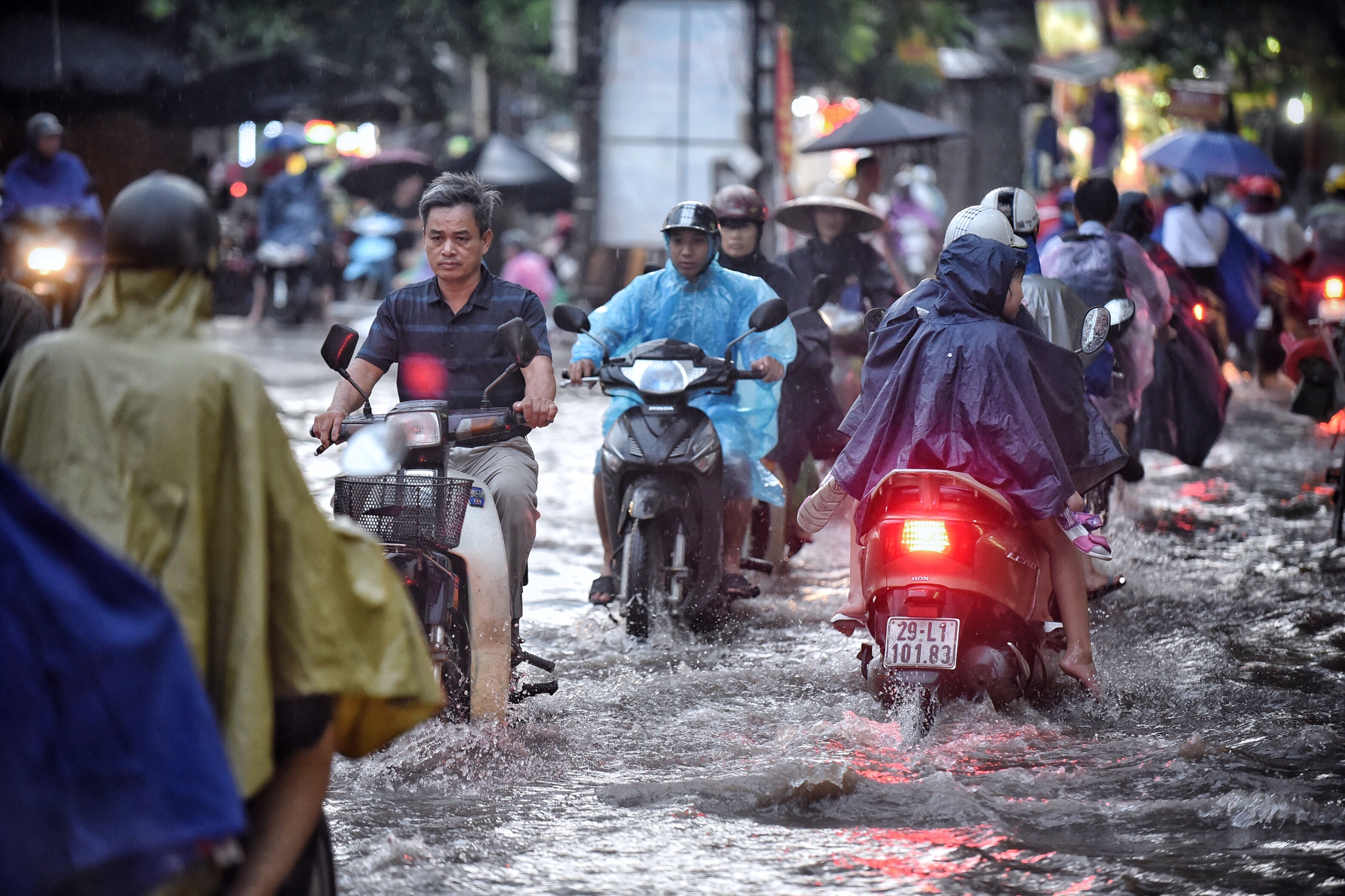 Hà Nội mưa ngập tắc đường ảnh 1 Ha Noi mua ngap tac duong anh 1