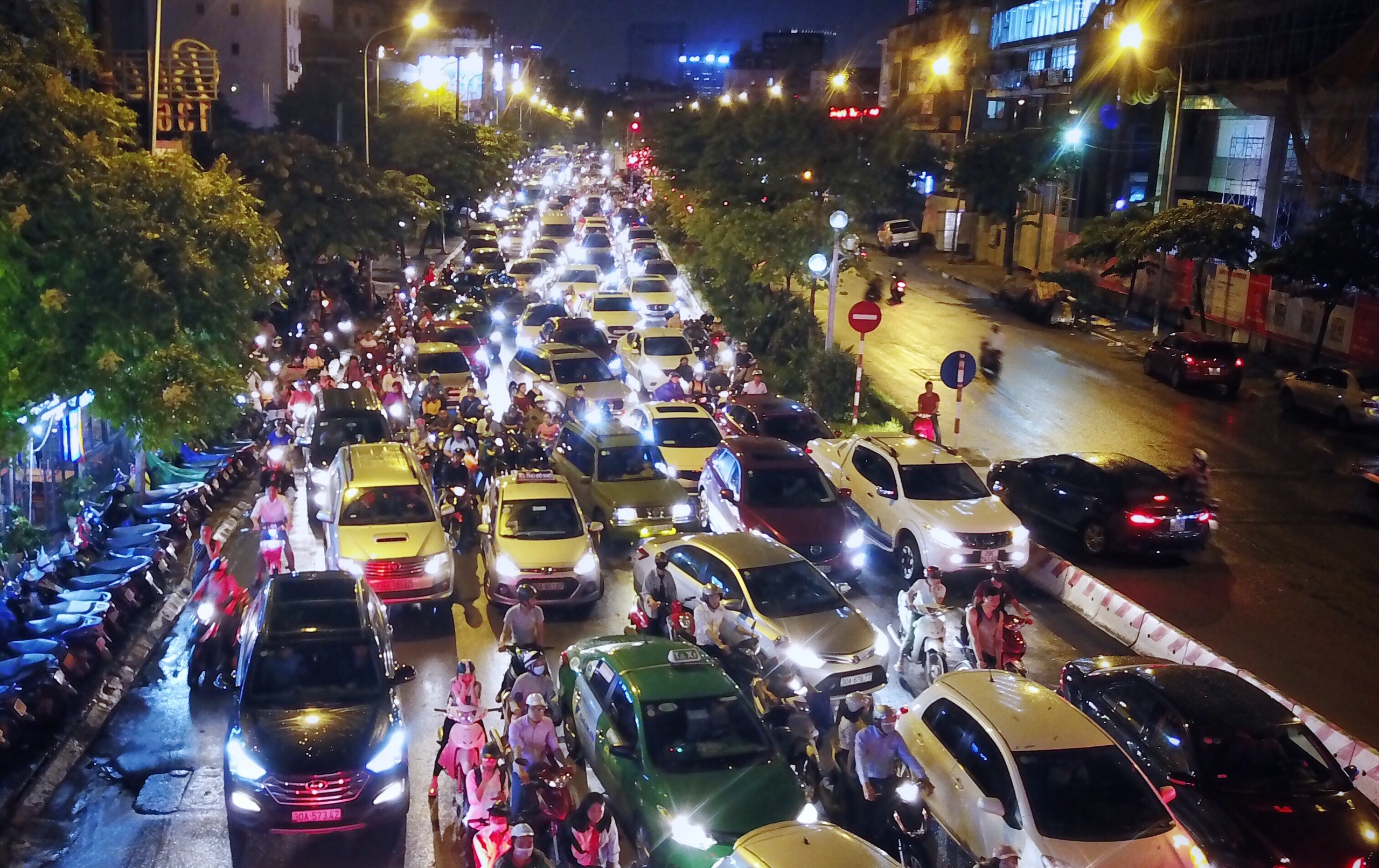 Hà Nội mưa ngập tắc đường ảnh 6 Ha Noi mua ngap tac duong anh 6