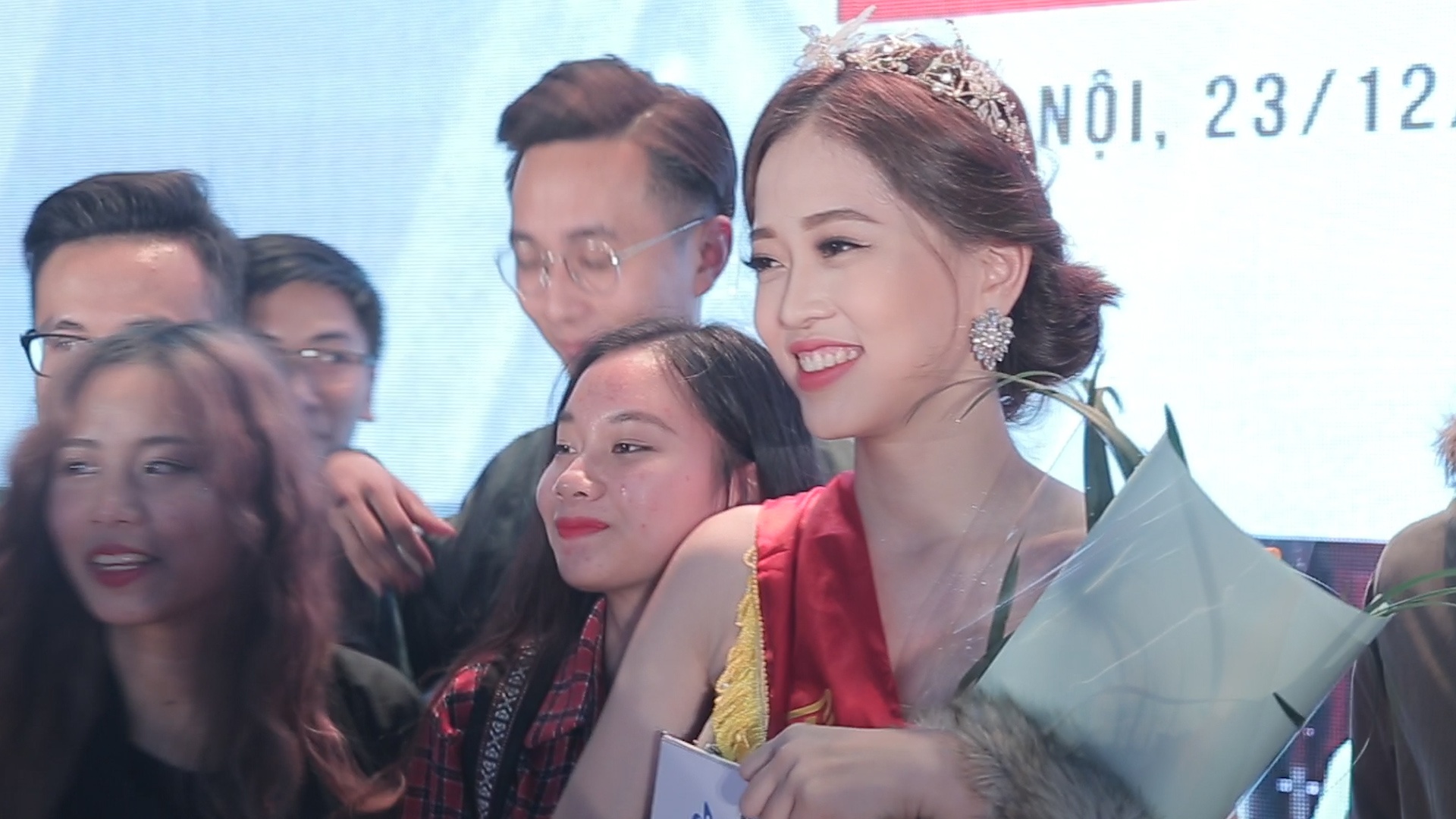 9X dang quang guong mat trang bia 2017: 'Minh doat giai do may man' hinh anh