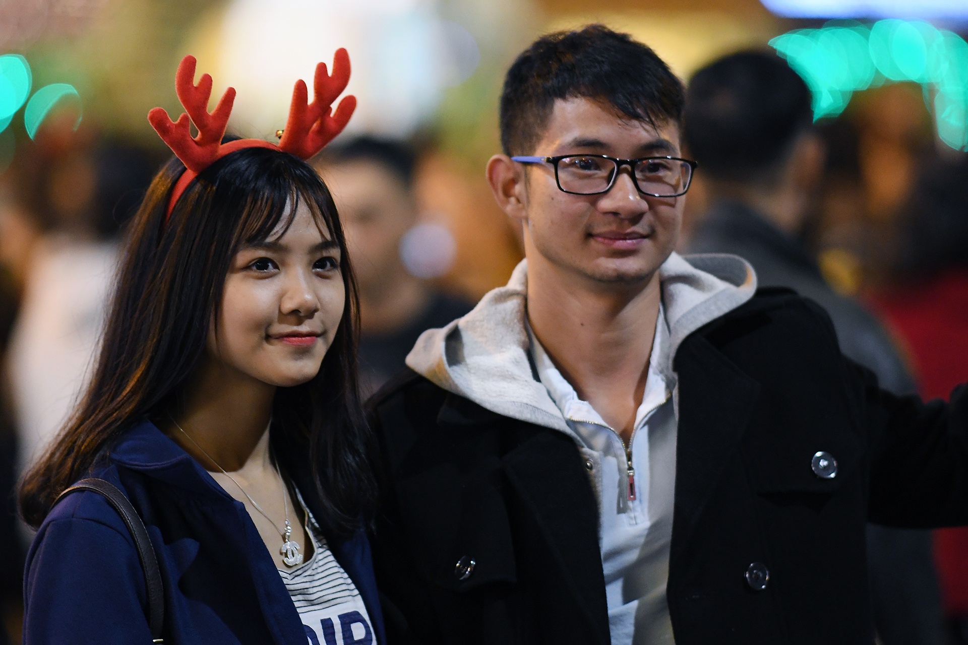 Gioi tre do ve Nha tho Lon don Giang sinh hinh anh