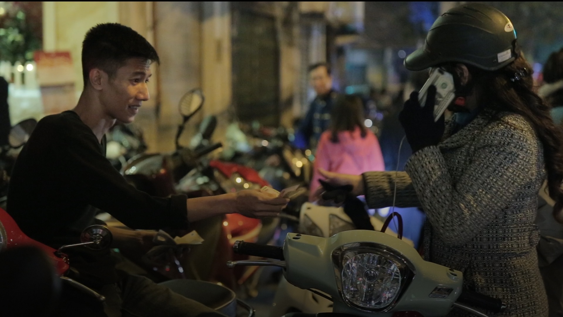 Gia gui xe trong dem Giang sinh dat gap 10 lan ngay thuong hinh anh