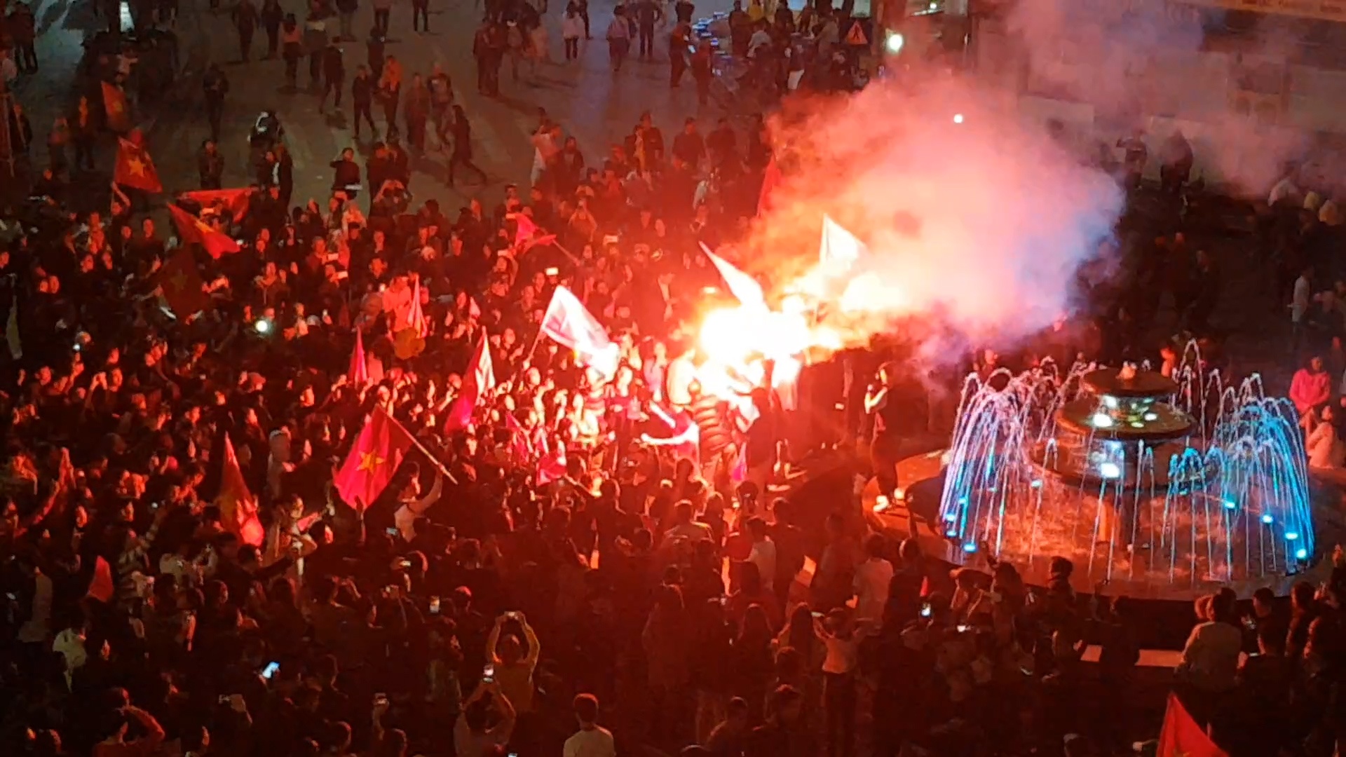 Cam xuc cua nguoi ham mo khi tuyen U23 Viet Nam chien thang hinh anh