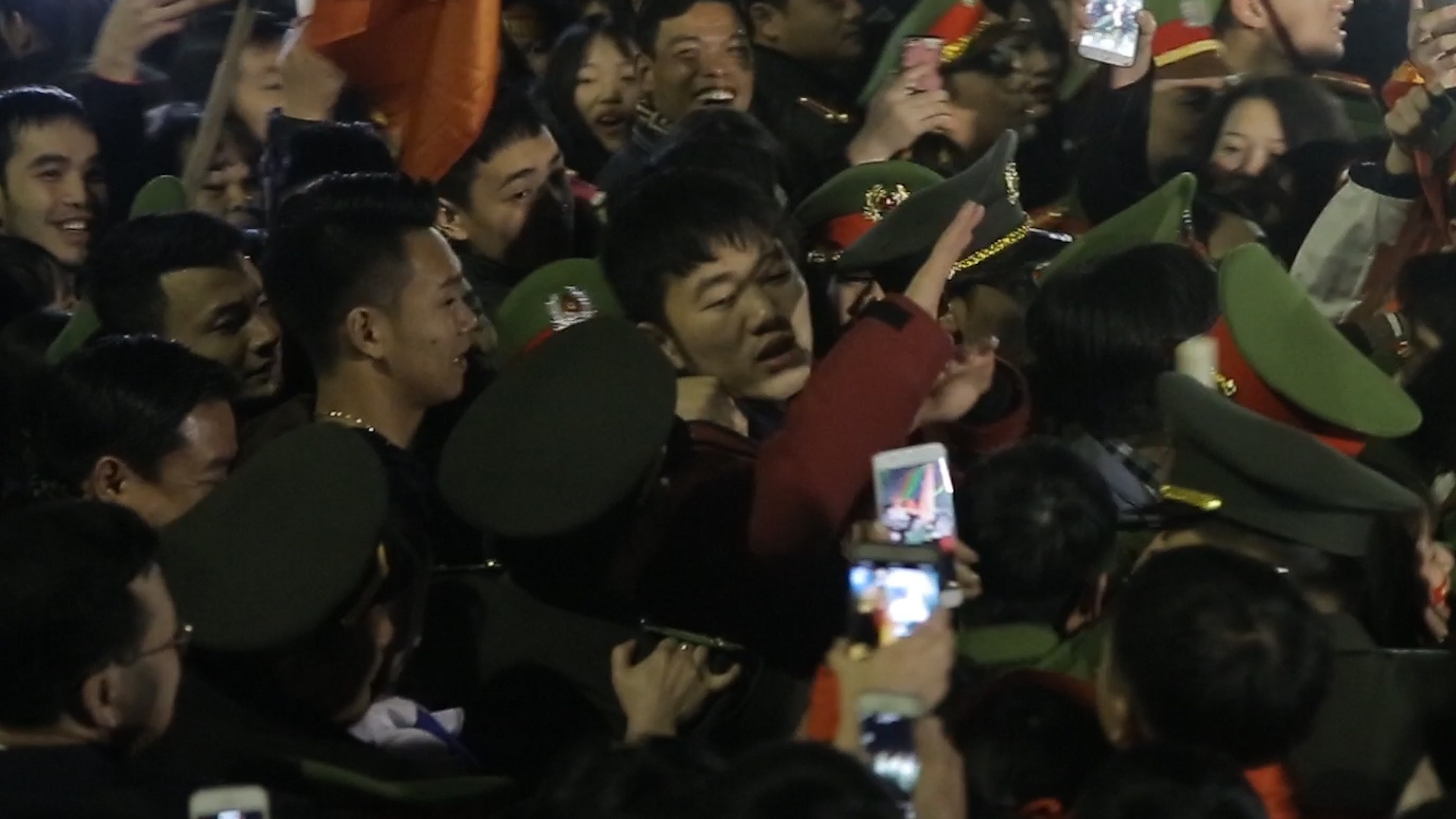 Hang nghin nguoi vay kin don Xuan Truong hinh anh