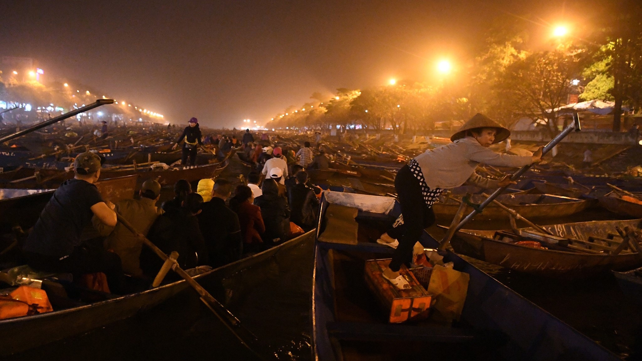 Di le chua Huong tu luc troi chua sang hinh anh