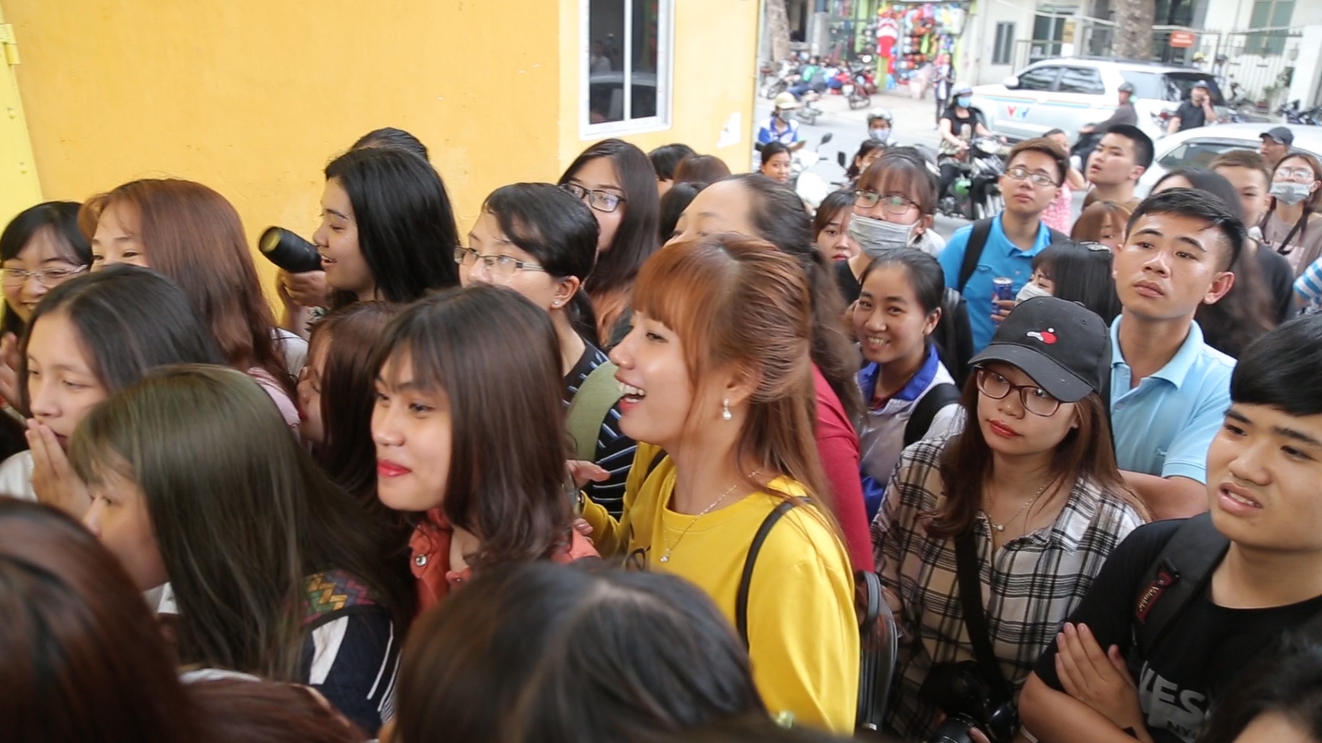 Nguoi ham mo thu do chen chan xem Xuan Truong, Cong Phuong da tap hinh anh