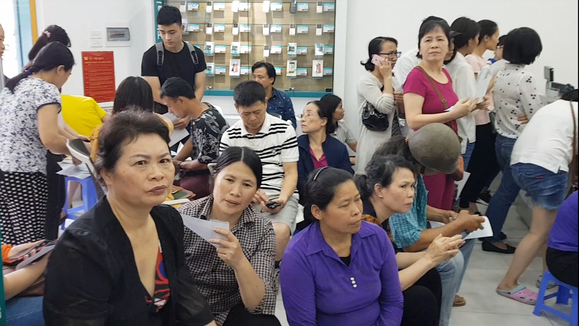 So bi khoa SIM, khach chen chuc bo sung thong tin ca nhan toi nua dem hinh anh