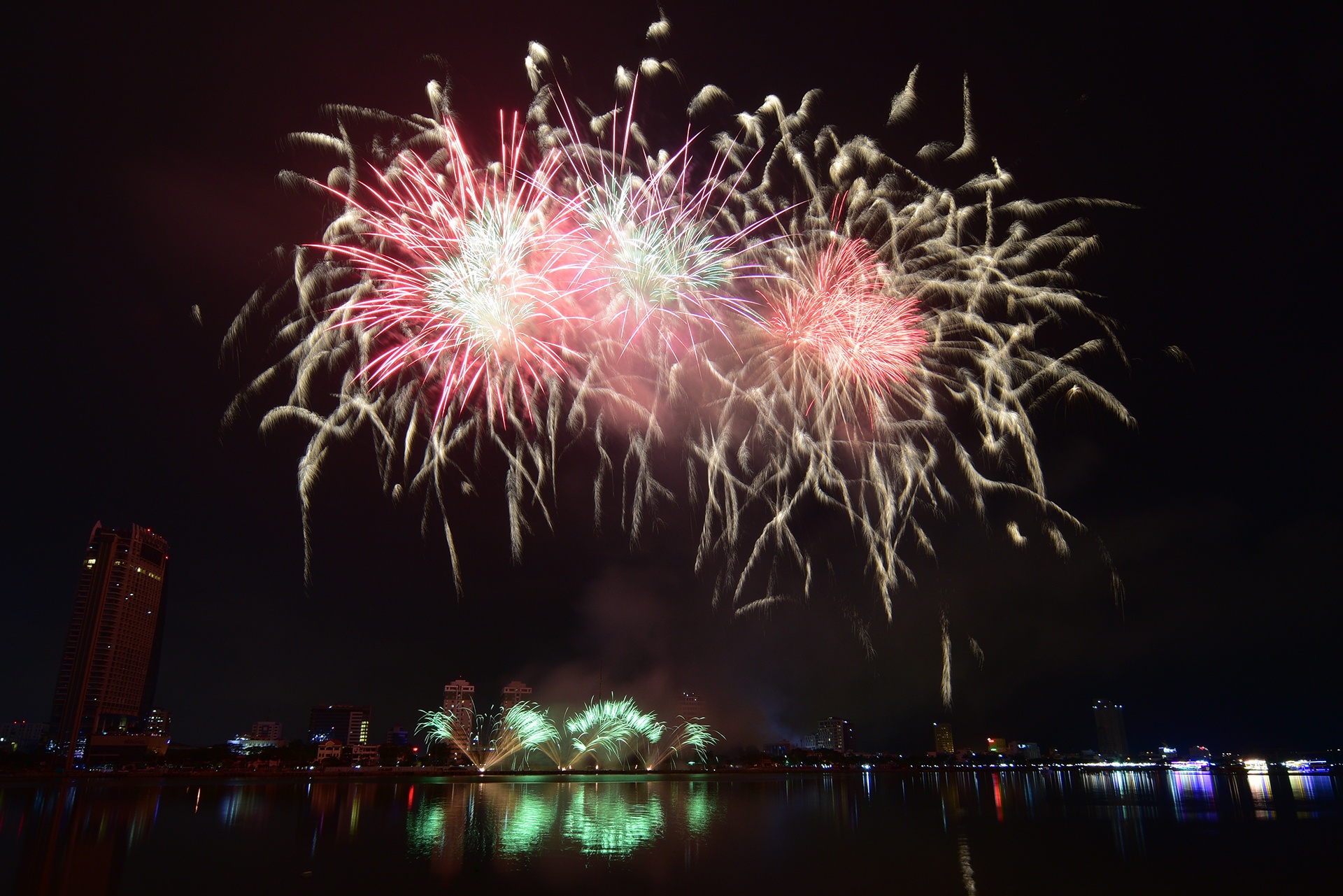 Tam bien Phong o Do Son anh 2