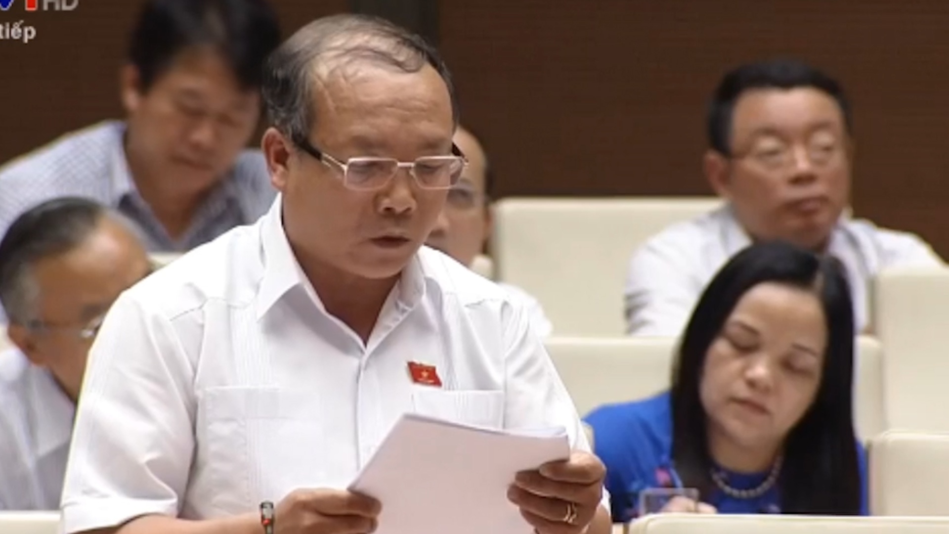 Dai bieu Dinh Duy Vuot noi ve 'doanh nghiep bach tuoc' thau tom dat hinh anh