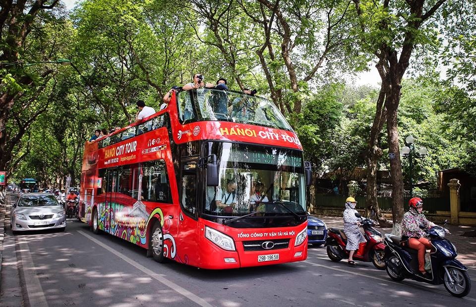 Xe buyt 2 tang dau tien o Ha Noi chinh thuc hoat dong hinh anh
