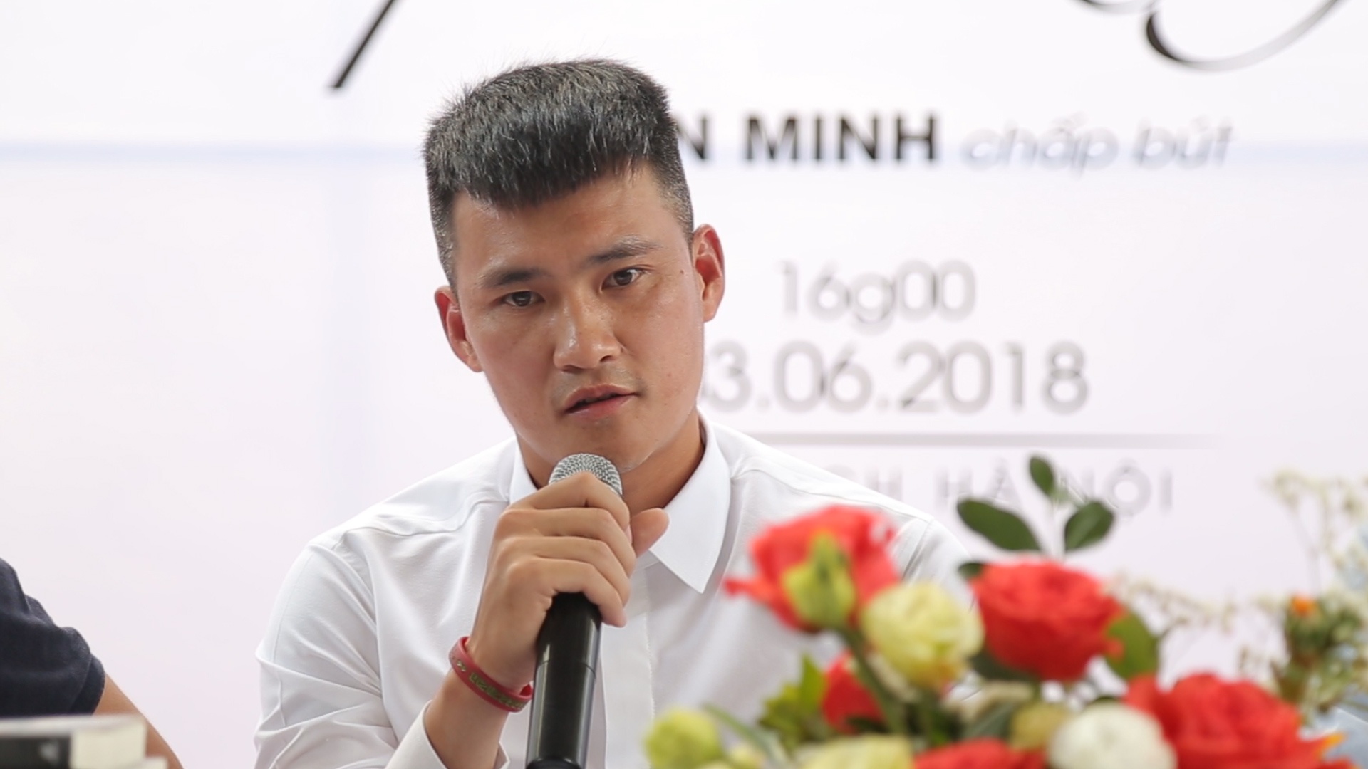 Le Cong Vinh: 'Toi khong khang dinh HLV Le Thuy Hai nhan tien' hinh anh
