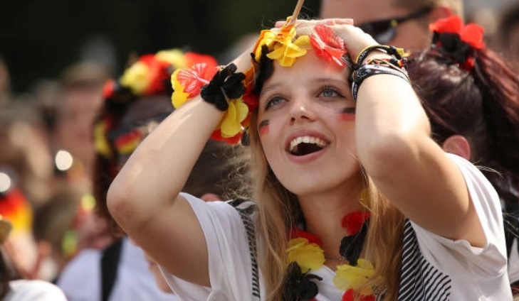 Ke khoc, nguoi cuoi sau tran Duc thua muoi mat hinh anh