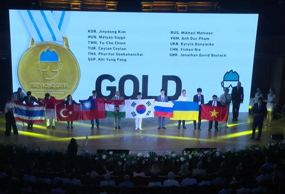 4 hoc sinh Viet Nam gianh huy chuong Olympic Hoa hoc quoc te 2018 hinh anh