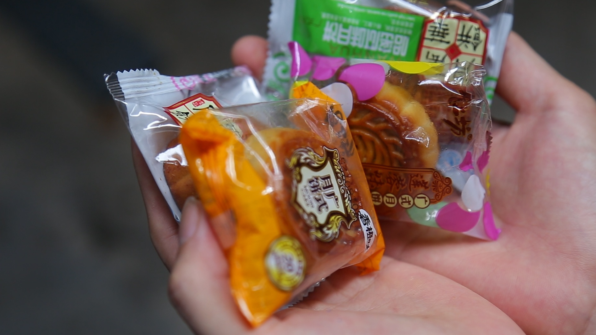 Tran lan banh trung thu Trung Quoc 90.000 dong/kg, han su dung 3 thang hinh anh