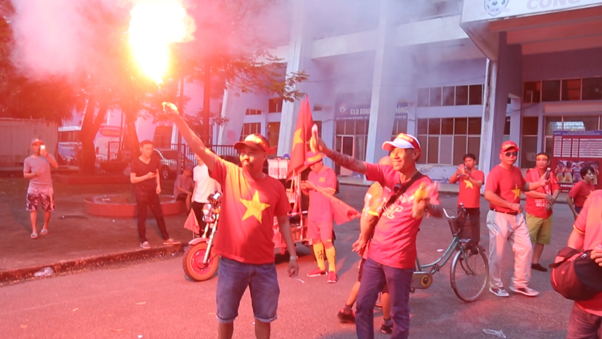 CDV Hai Phong dot phao sang co vu Olympic Viet Nam hinh anh