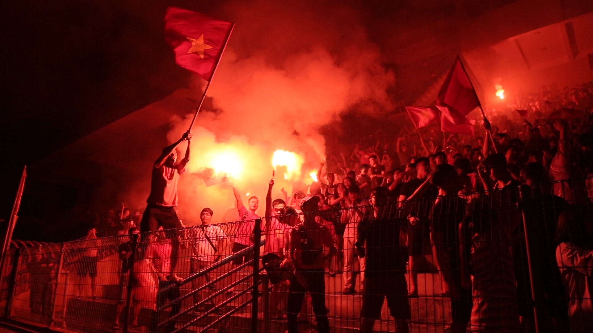 SVD Hang Day 'no tung' sau ban thang cua Van Toan hinh anh