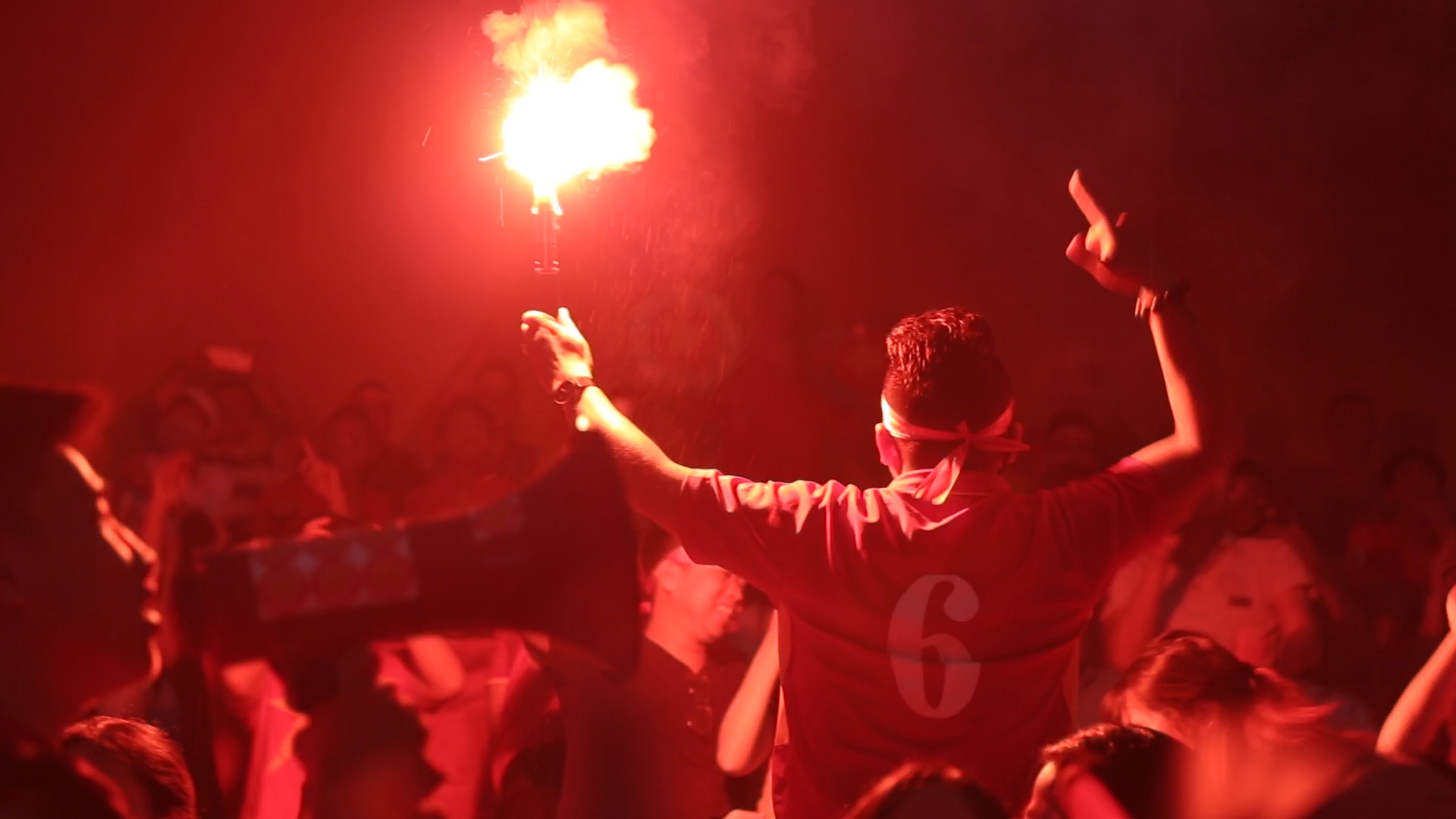 Phao sang duoi mua co vu Olympic Viet Nam tai SVD Hang Day hinh anh