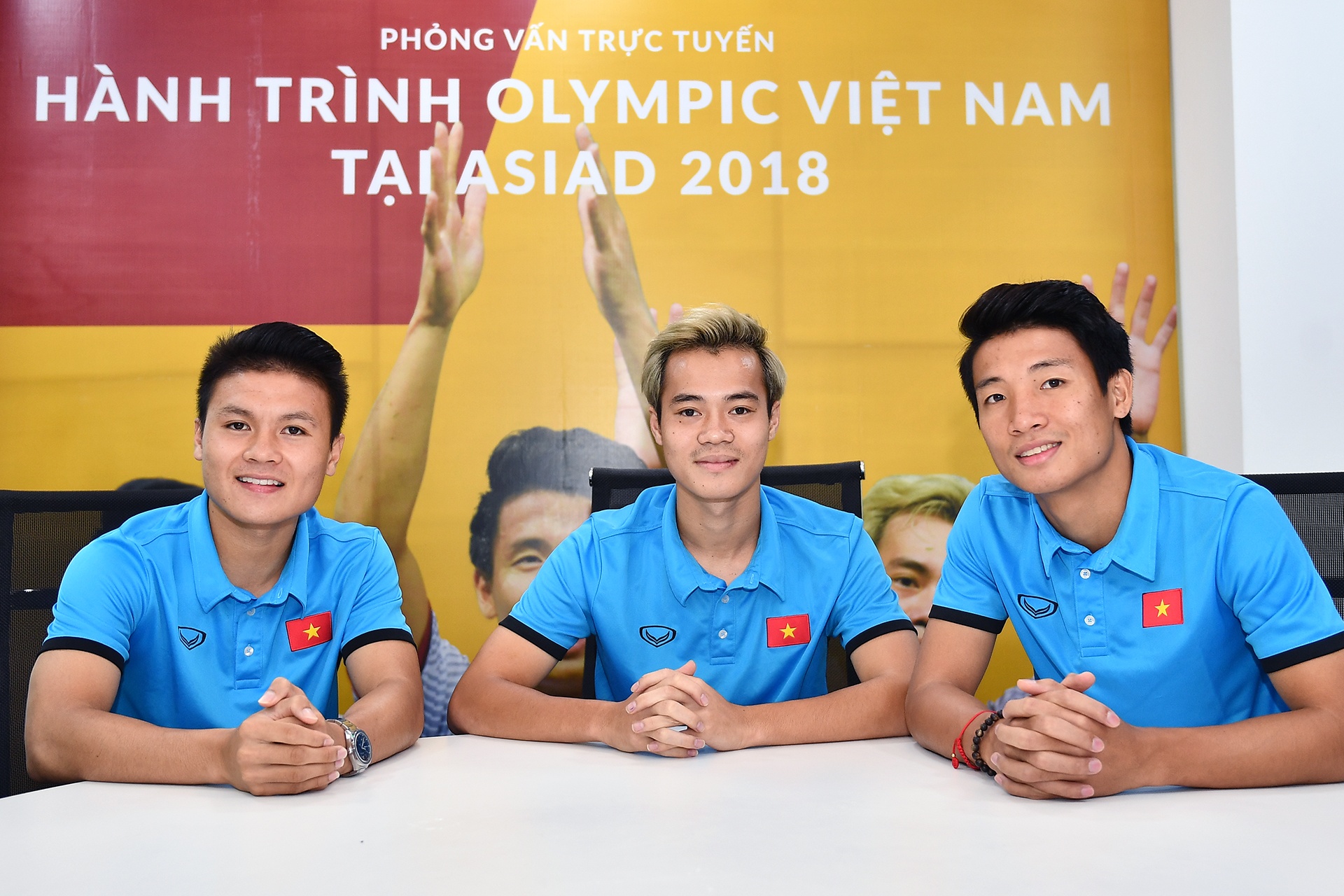 Quang Hai, Van Toan, Tien Dung giao luu cung doc gia Zing.vn hinh anh