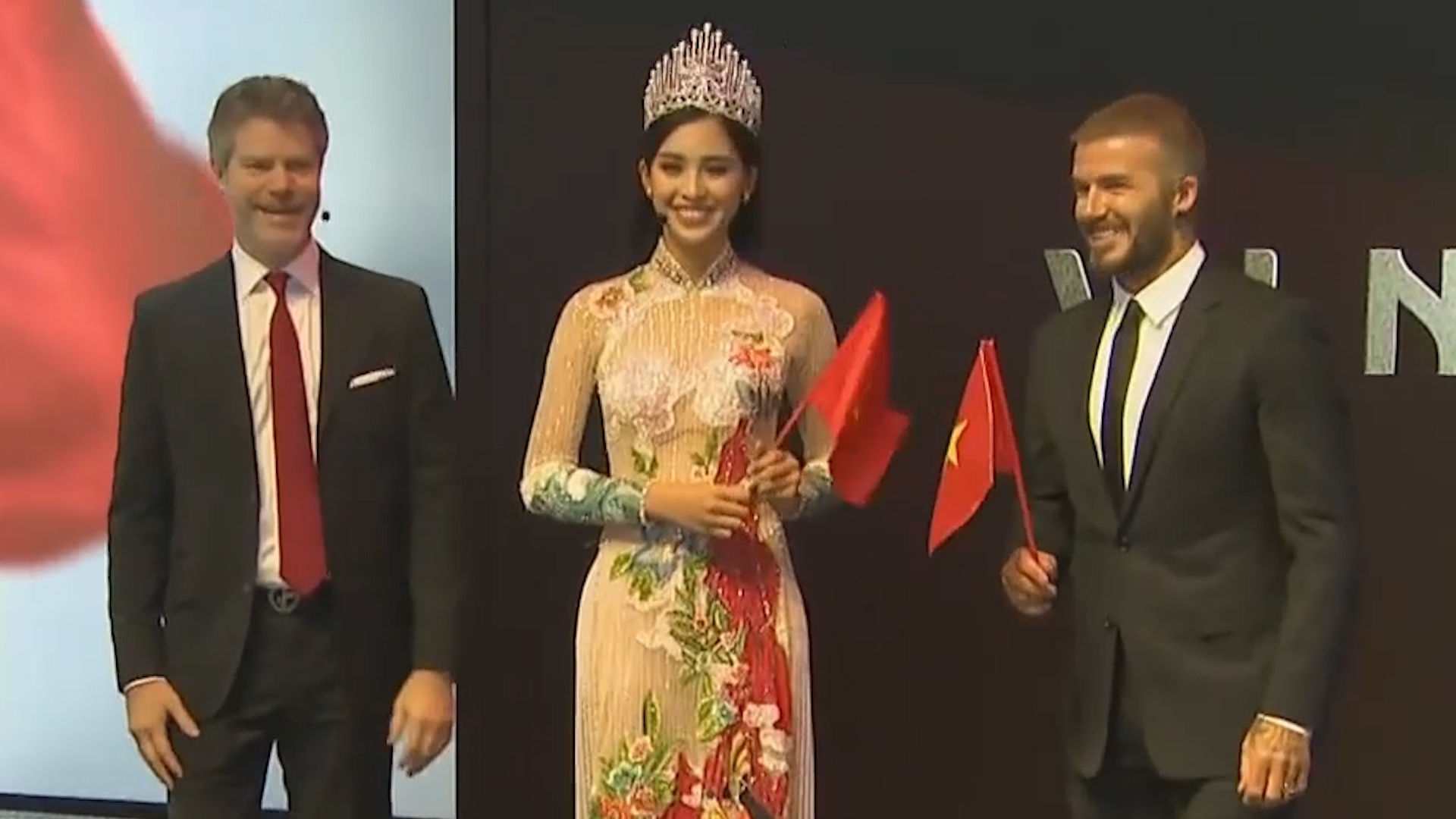 David Beckham, hoa hau Tran Tieu Vy xuat hien ben hai mau xe VinFast hinh anh