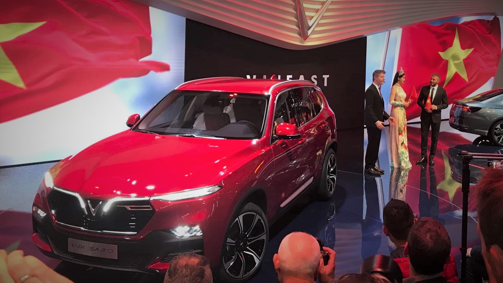 Truc tiep: VinFast ra mat tai Paris Motor Show 2018 hinh anh