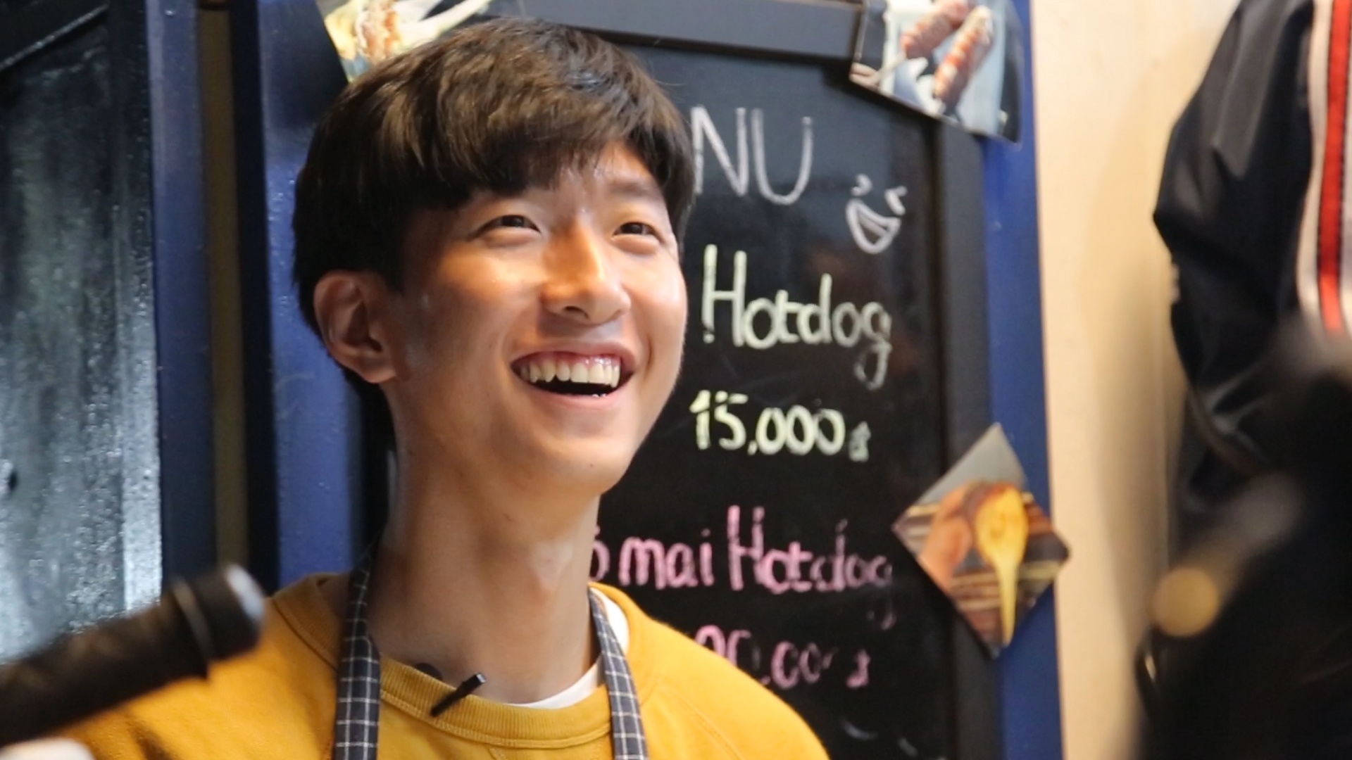 'Oppa Han Quoc' dien trai quyet o lai Viet Nam mo quan hot dog hinh anh