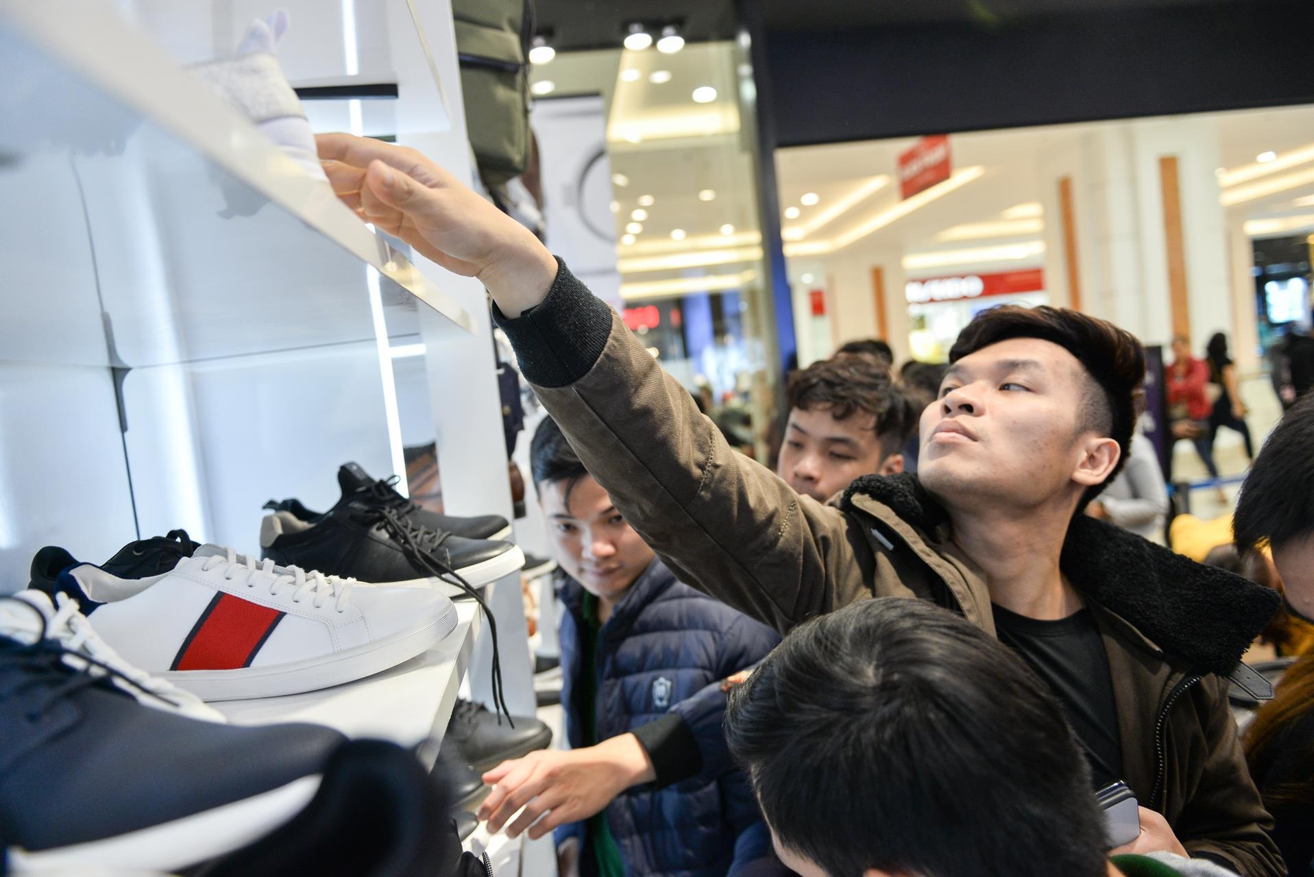 Thoi gia hang chuc lan, roi giam 95% dip Black Friday tai Viet Nam hinh anh