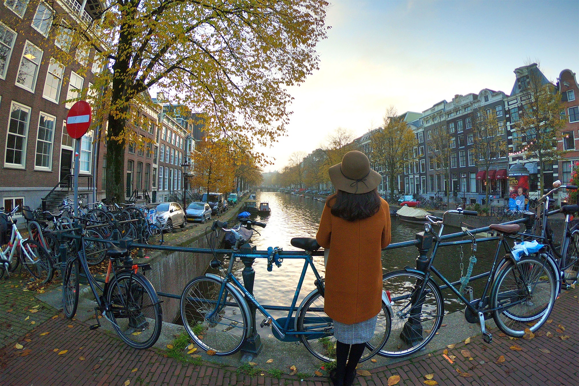 Kham pha Amsterdam - noi xe dap nhieu hon dan so cua thanh pho hinh anh