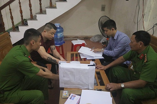 'Bang nhom tin dung den co thu doan tinh vi va xao quyet' hinh anh