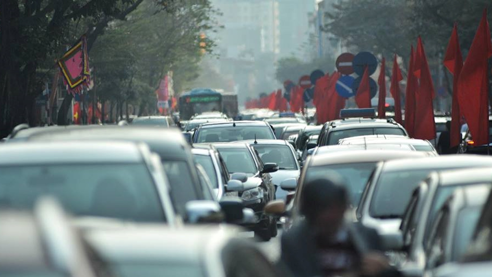 Giao thong tac nghen ngay mung 1 Tet tai Ha Noi hinh anh