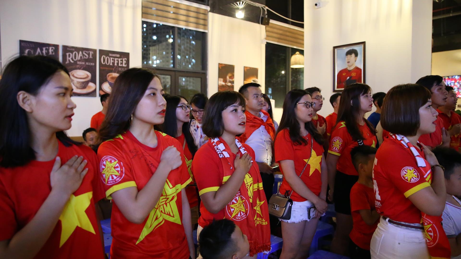 CDV Ha Noi vo oa khi Anh Duc ghi ban o phut cuoi cung hinh anh