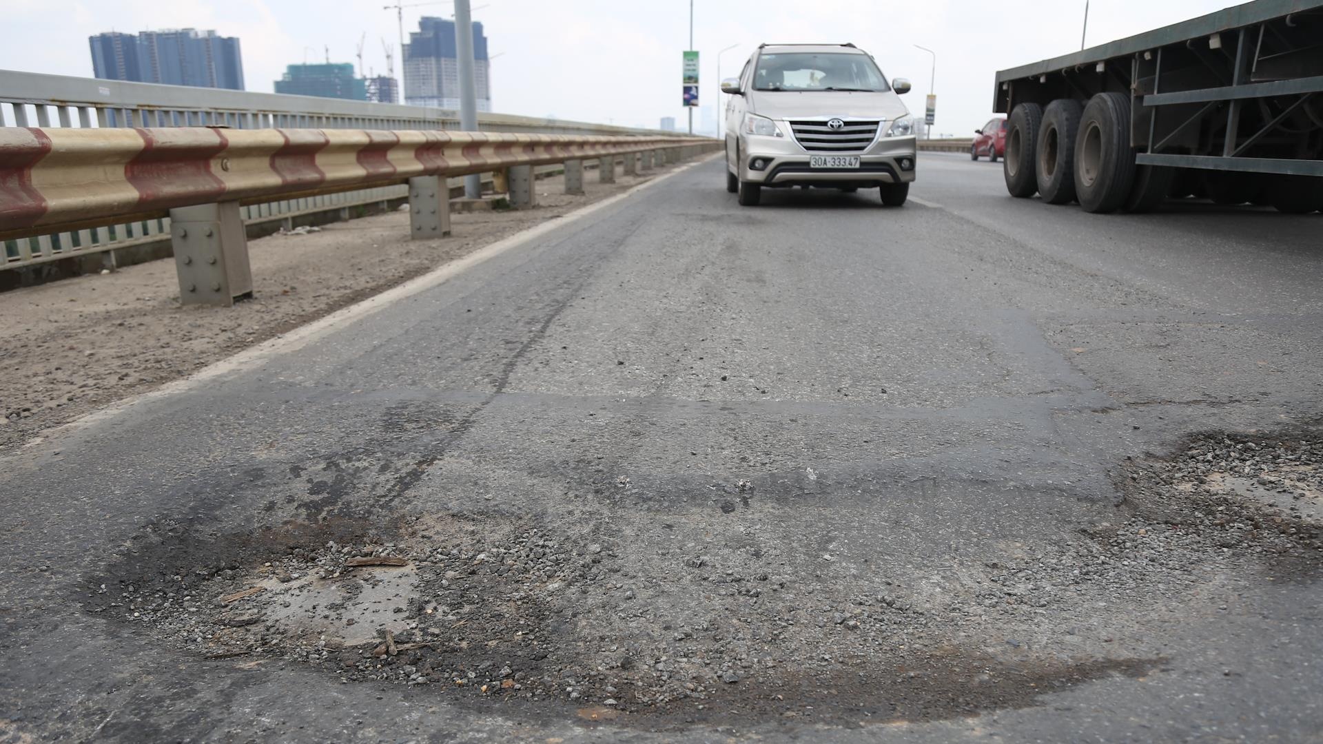 Mat cau Thang Long day 'o voi', tro khung thep hinh anh