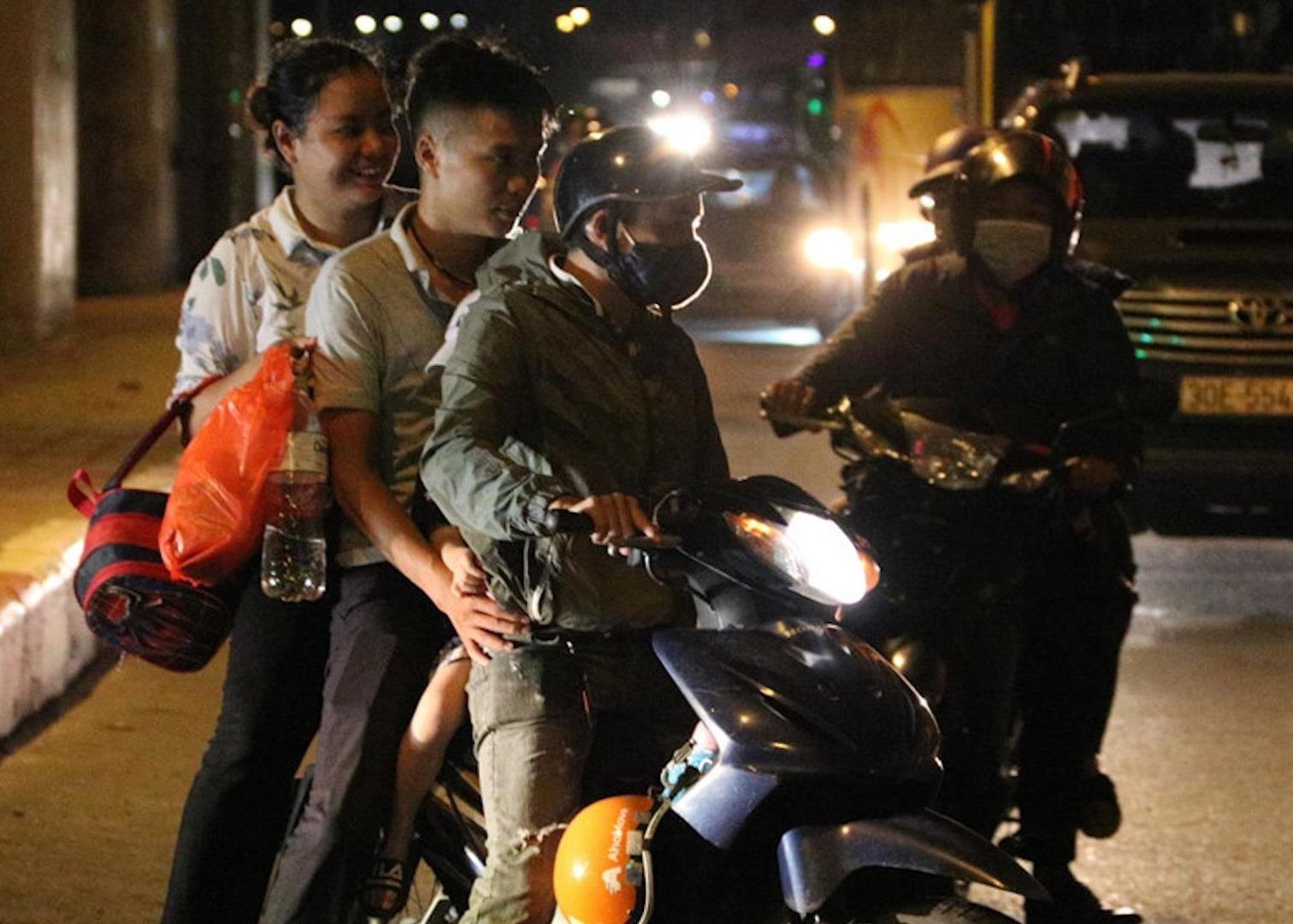 Dich vu 'xe om' cho khach thoat canh tac duong o cao toc hinh anh