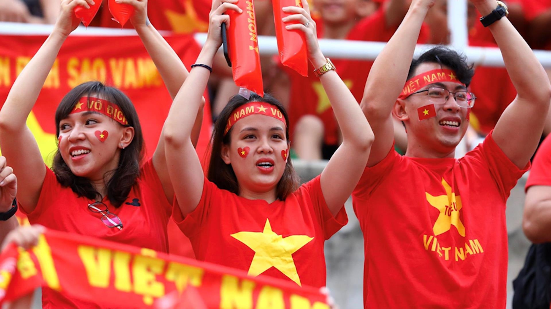 CDV du doan Viet Nam choi tan cong va danh bai Malaysia o My Dinh hinh anh