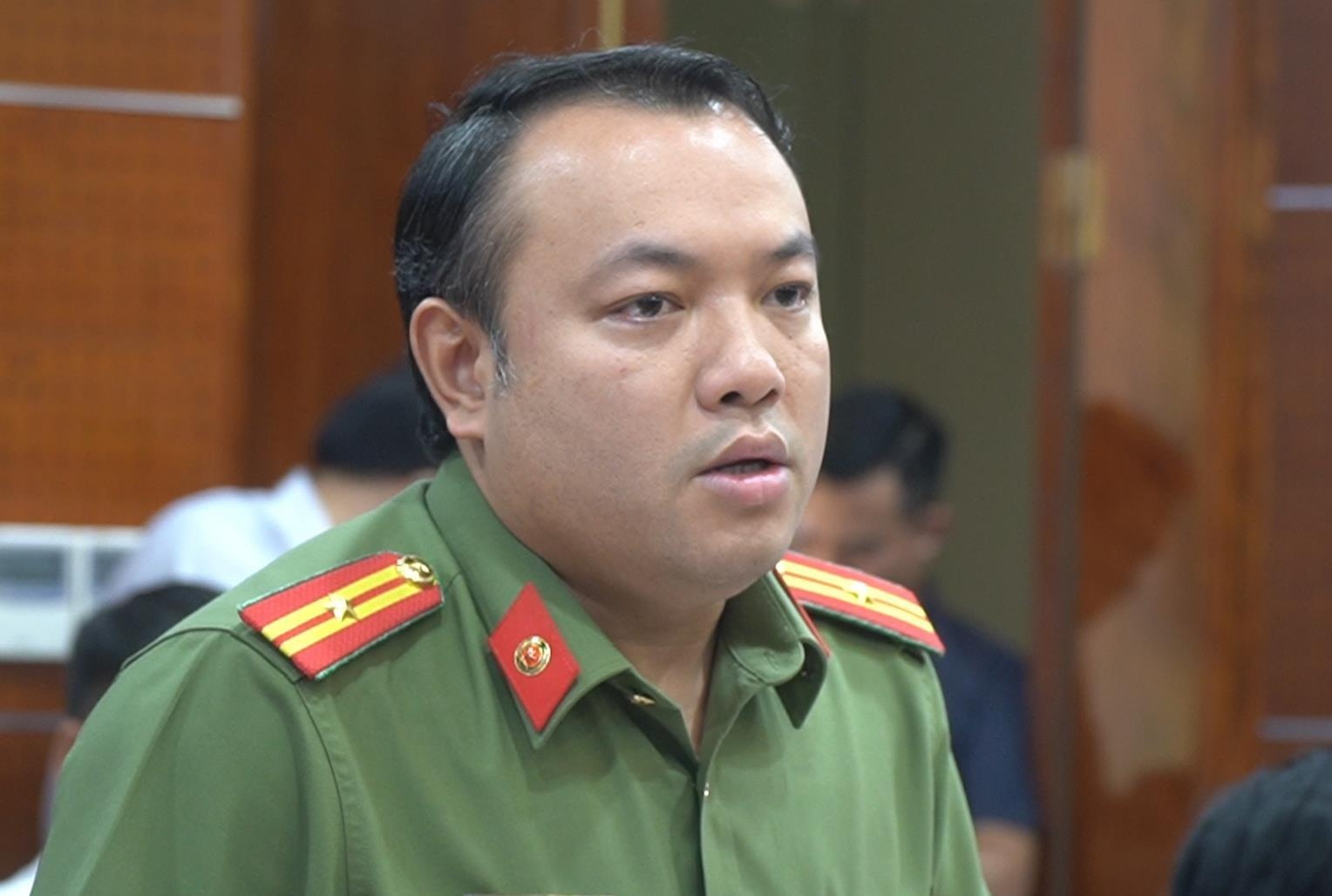 Khoi to vu gay o nhiem nuoc sach song Da hinh anh