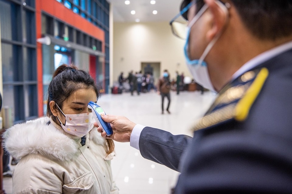 Gan 40 nguoi Viet ve tu Trung Quoc bi cach ly 14 ngay hinh anh