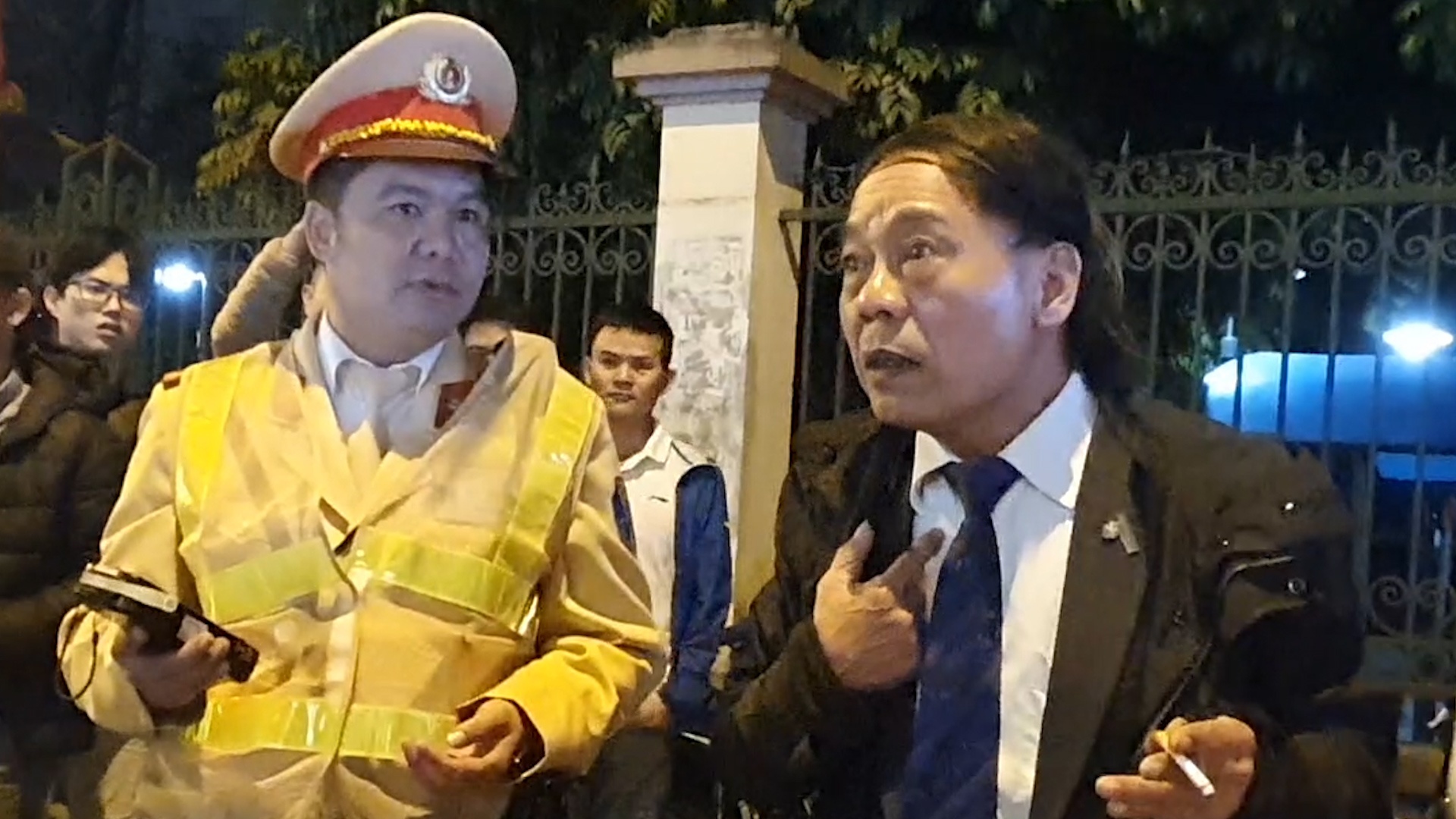 Tai xe tu choi kiem tra nong do con hinh anh