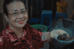 Quan oc Ba cam, ca chu va nguoi phuc vu deu khong the nghe noi hinh anh
