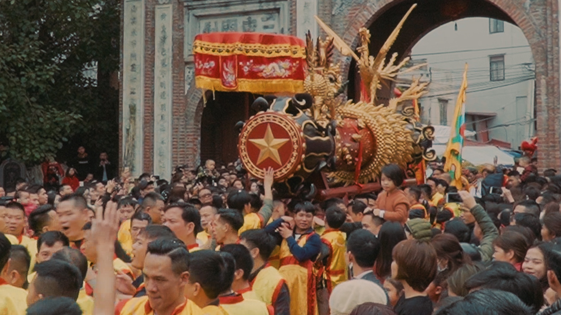 Ruoc phao go nang 1,5 tan tai Dong Ky hinh anh