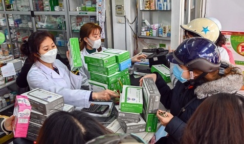 Khau trang khan hiem vi cong nhan nghi Tet, chua tro lai lam viec hinh anh