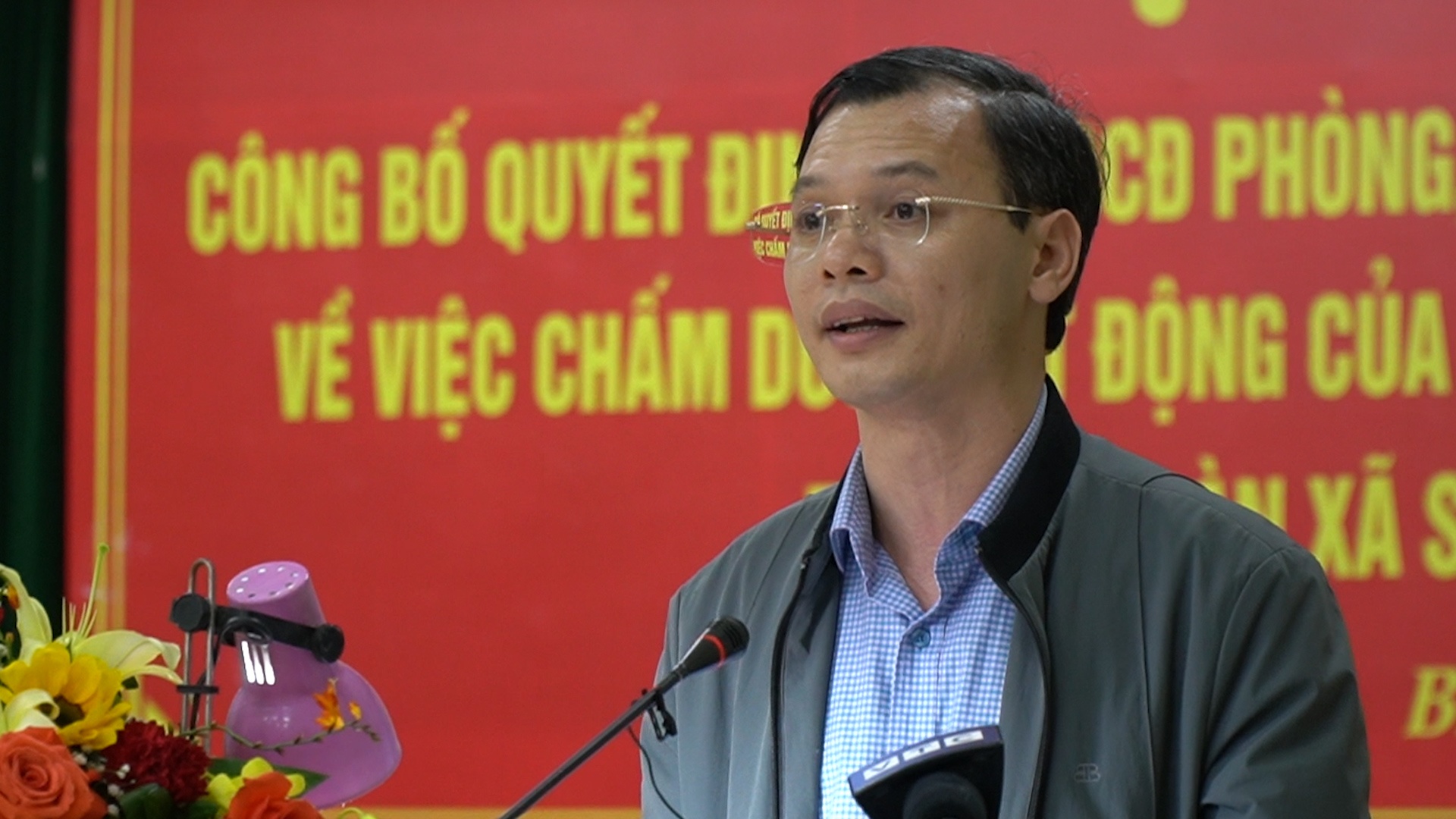 Cong bo cham dut hoat dong 12 chot kiem dich Covid-19 xa Son Loi hinh anh